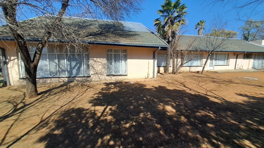 17 Bedroom Property for Sale in Universitas Free State
